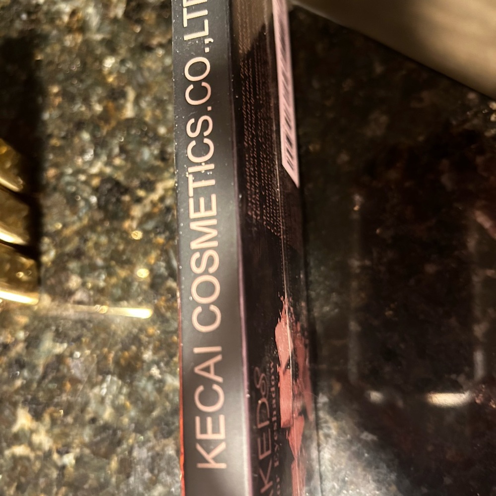 Shimmer Eye shadow and three lip sticks. NEW SEALED - Picture 5 of 7